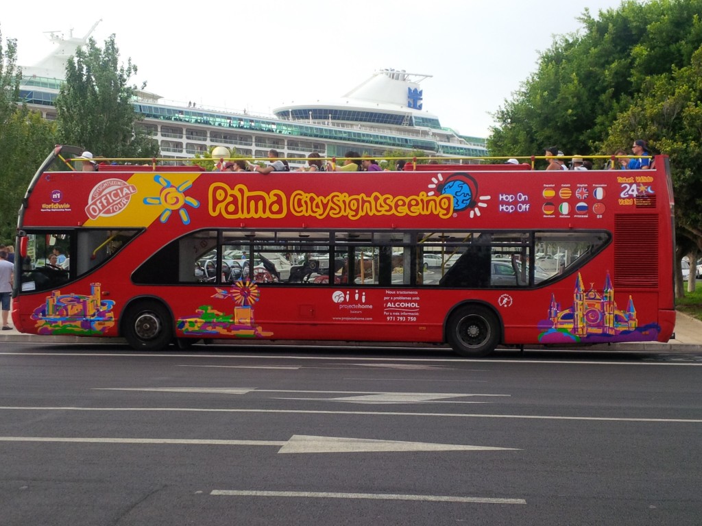 Bus turistico de Mallorca excursiones en puerto de Palma